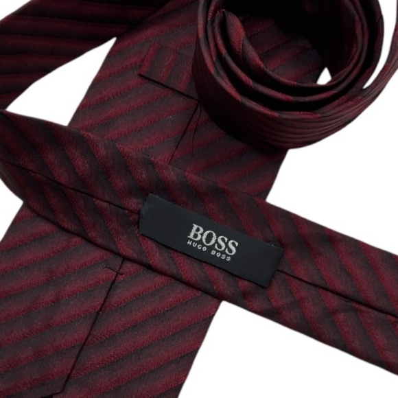 HUGO BOSS Burgundy Striped Silk LUXURY Tie ITALY - Picture 3 of 5